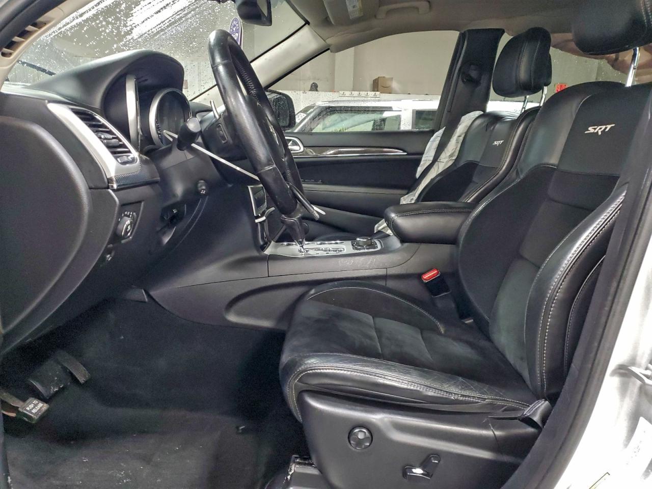 Jeep Grand Cherokee Srt-8 Image 5