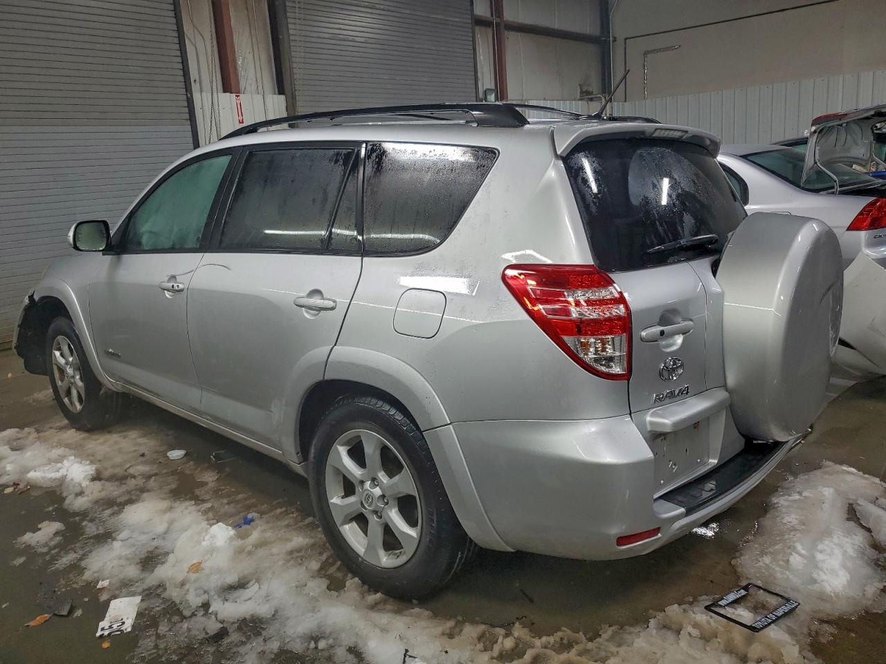 Toyota RAV4 Limited Image 2