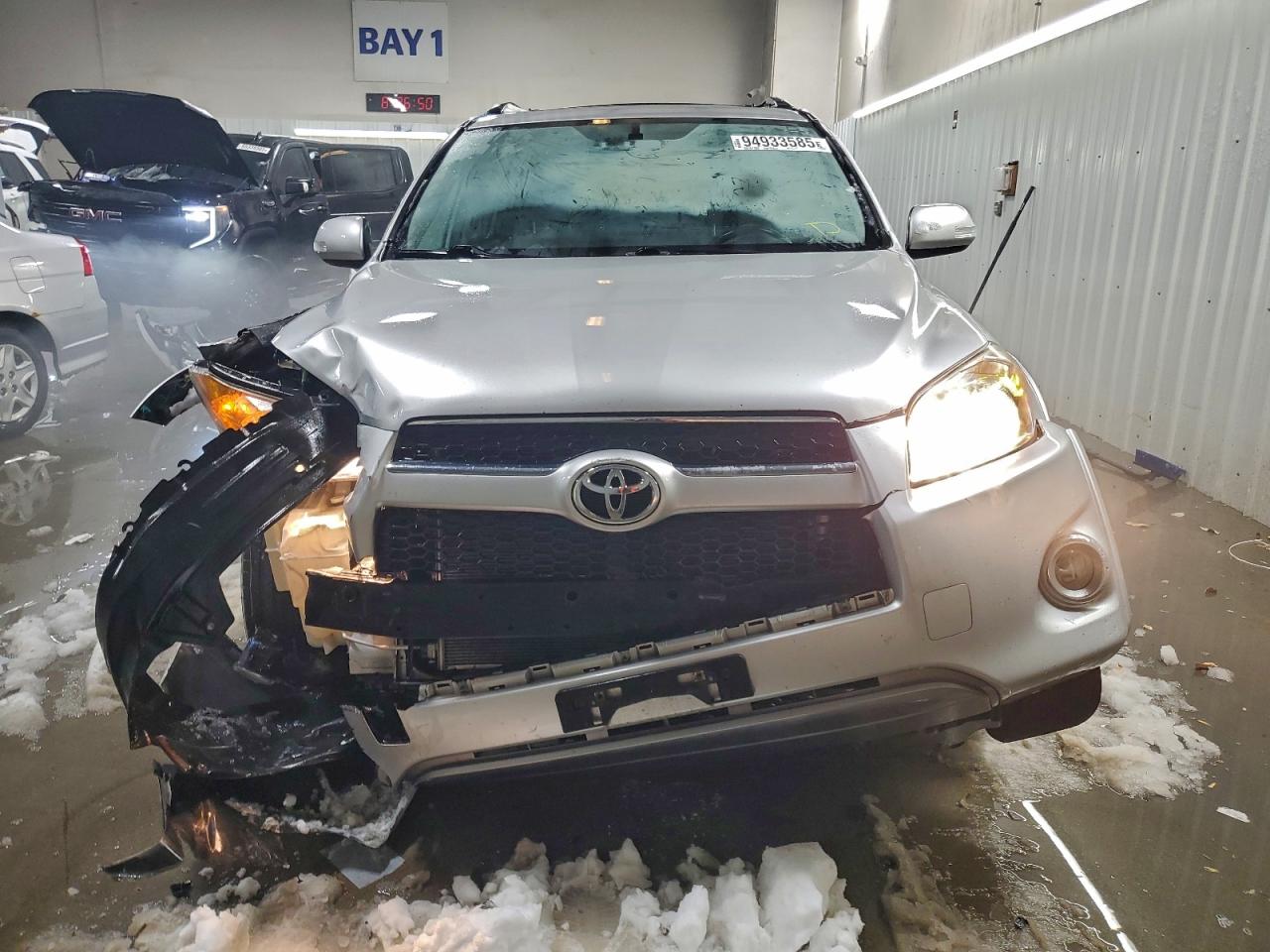Toyota RAV4 Limited Image 11