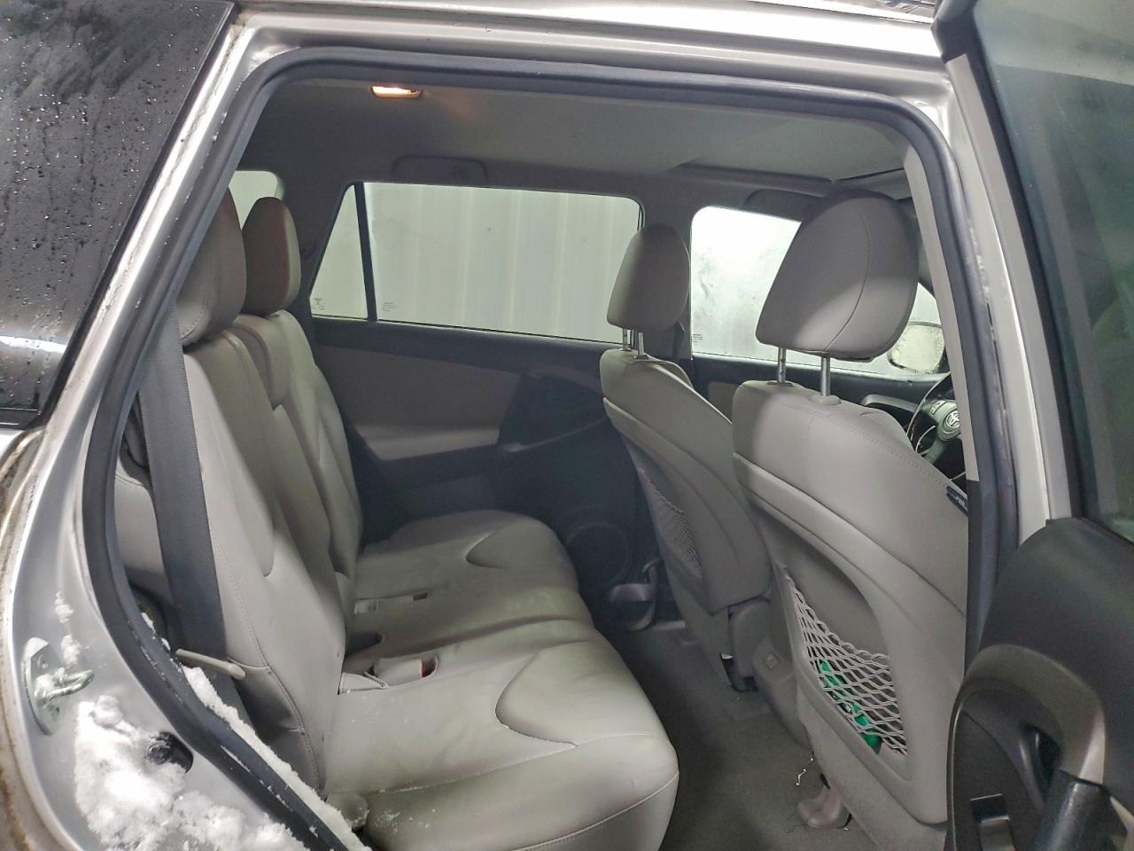 Toyota RAV4 Limited Image 12