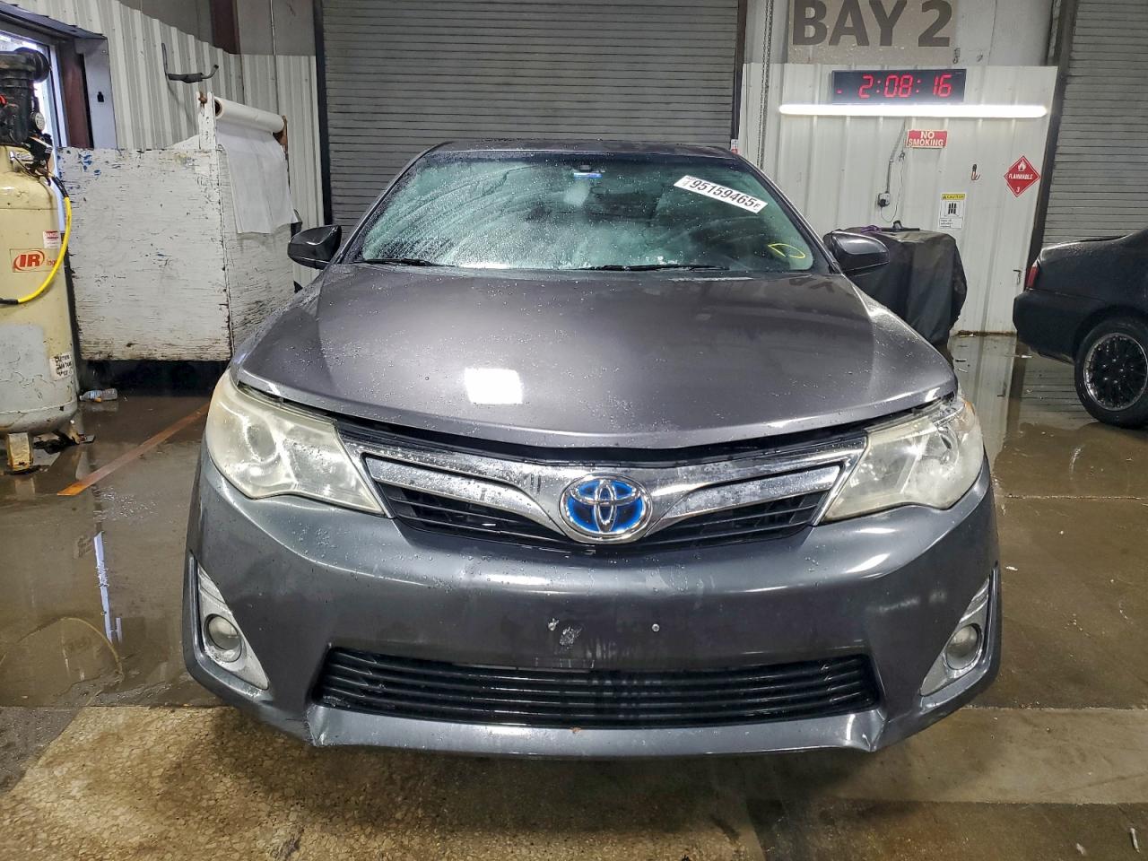 Toyota Camry Hybrid Image 3