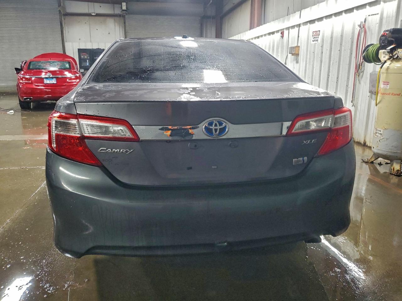 Toyota Camry Hybrid Image 2