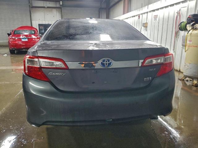 Toyota Camry Hybrid Image 2