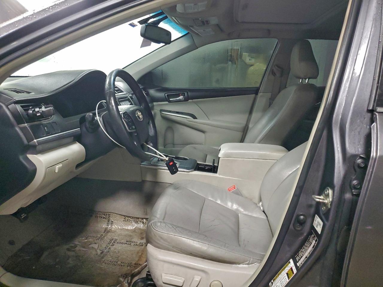 Toyota Camry Hybrid Image 8