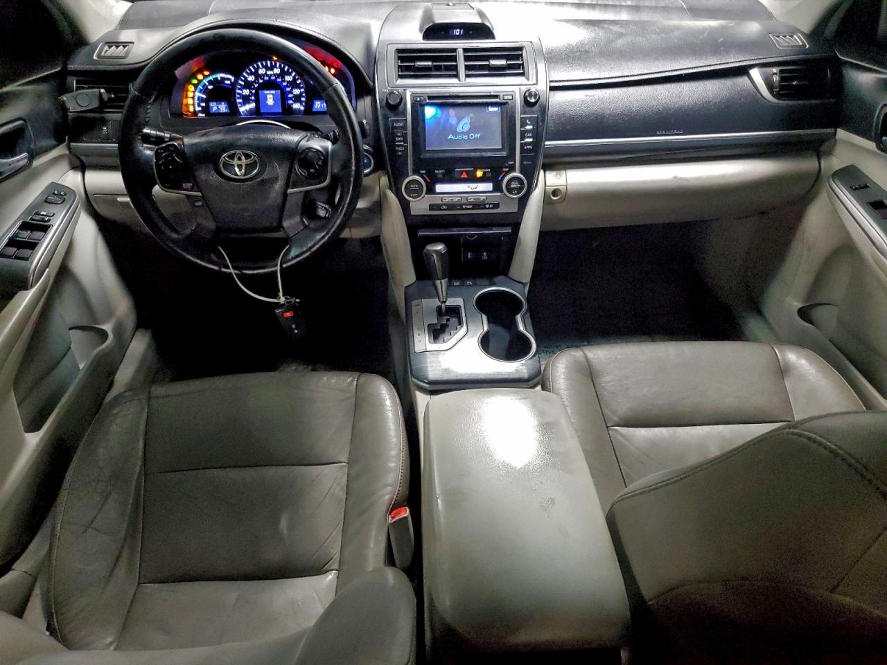 Toyota Camry Hybrid Image 4