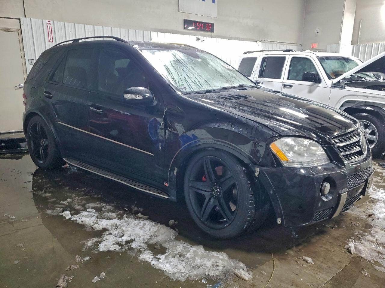 Mercedes-Benz M-Class 63 Amg Image 3