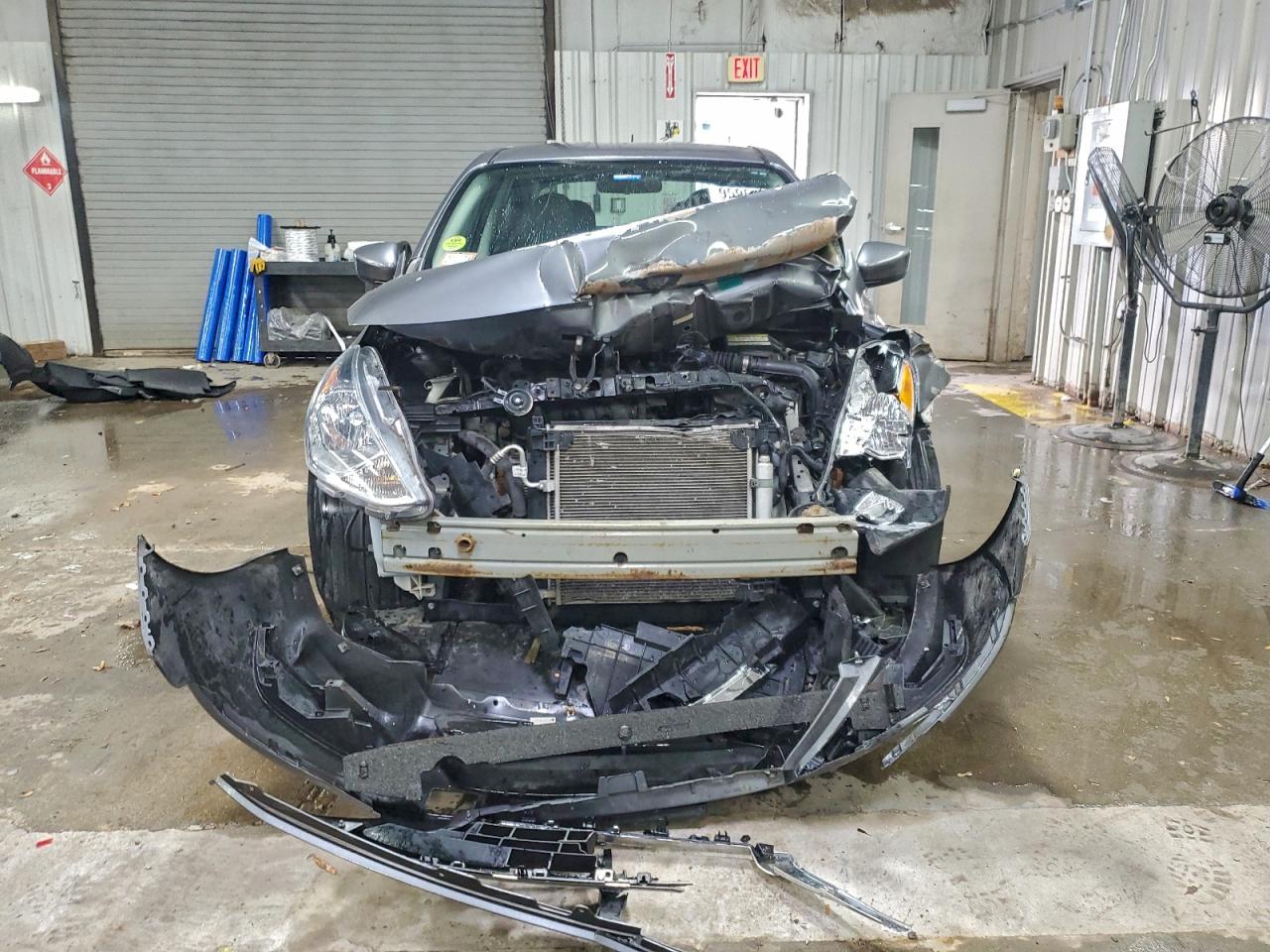 Nissan Versa S Image 2