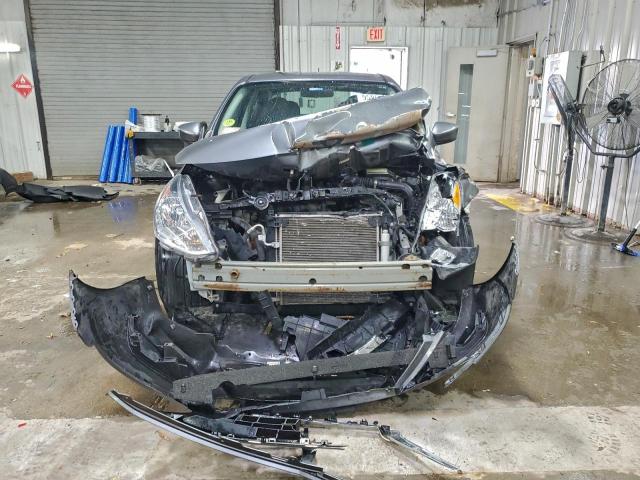 Nissan Versa S Image 2