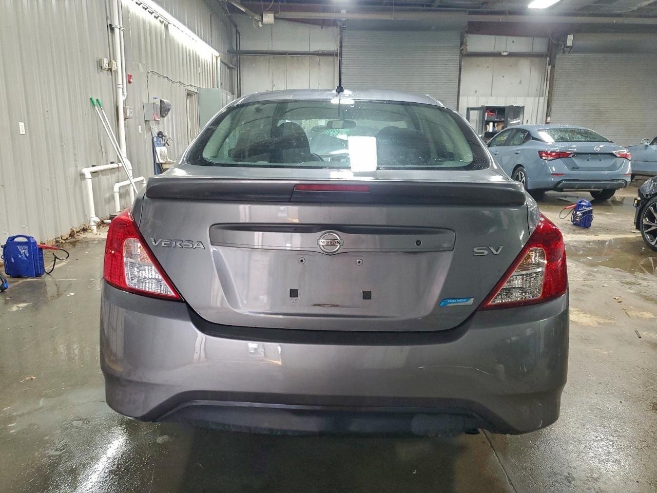 Nissan Versa S Image 9