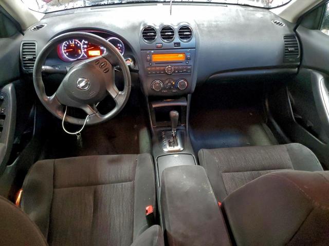 Nissan Altima Base Image 8