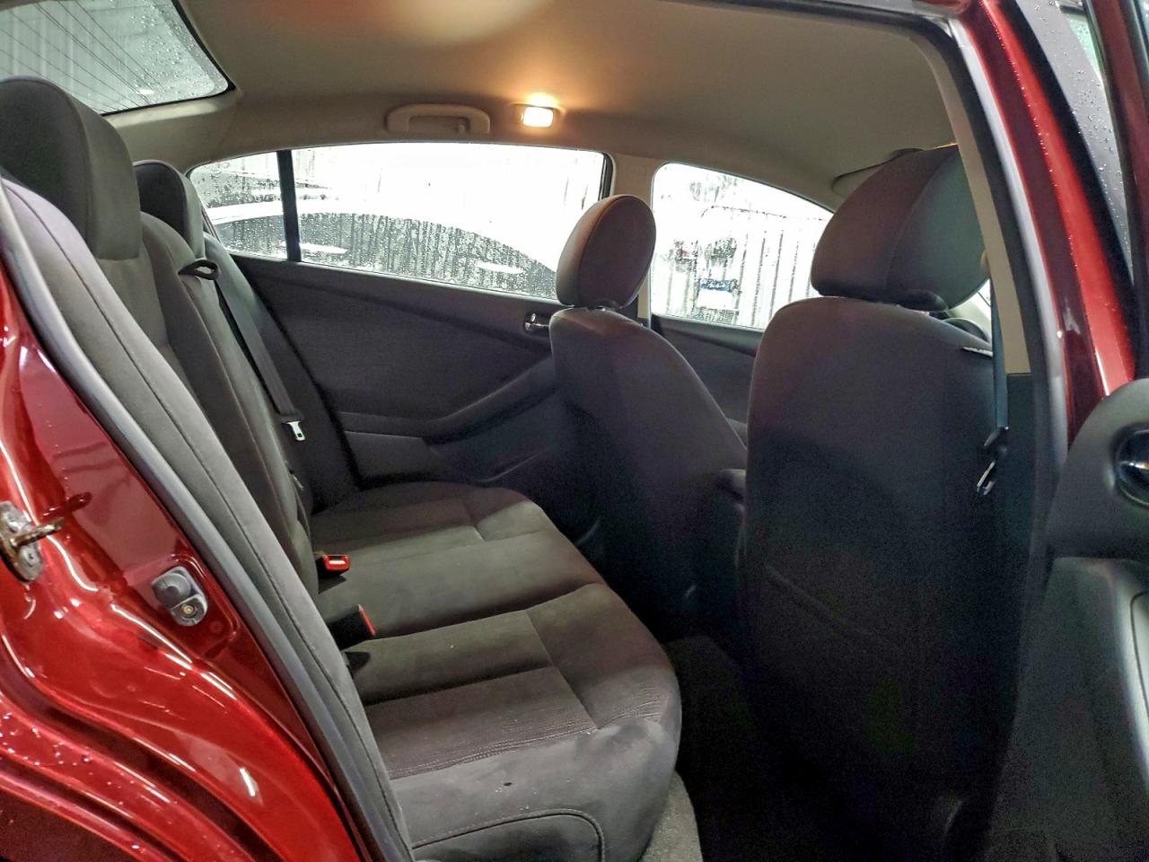 Nissan Altima Base Image 10