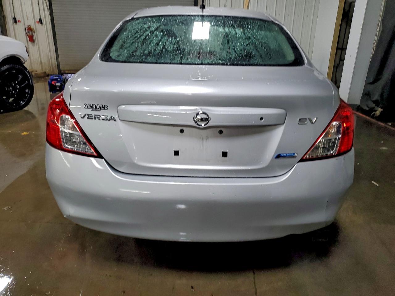 Nissan Versa S Image 6