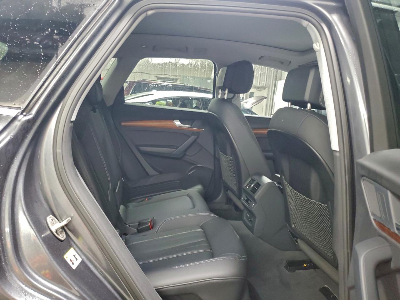 Audi Q5 Premium 45 Image 11