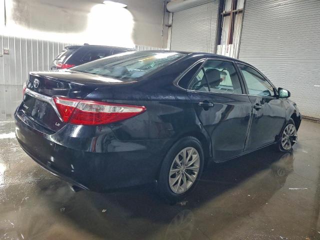 Toyota Camry Le Image 3