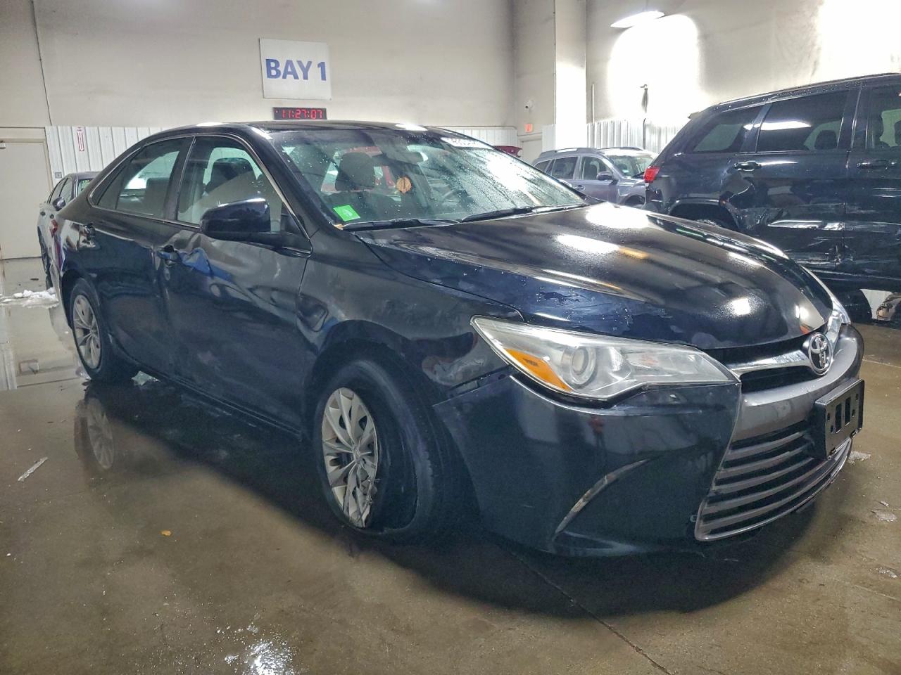 Toyota Camry Le Image 4