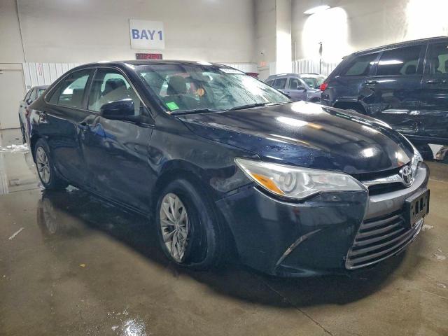 Toyota Camry Le Image 4