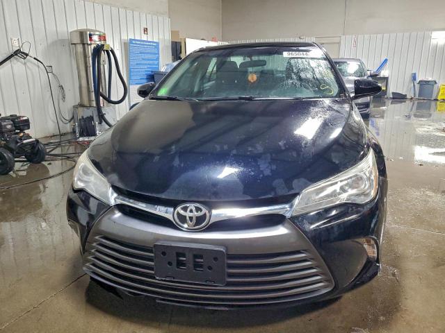 Toyota Camry Le Image 7