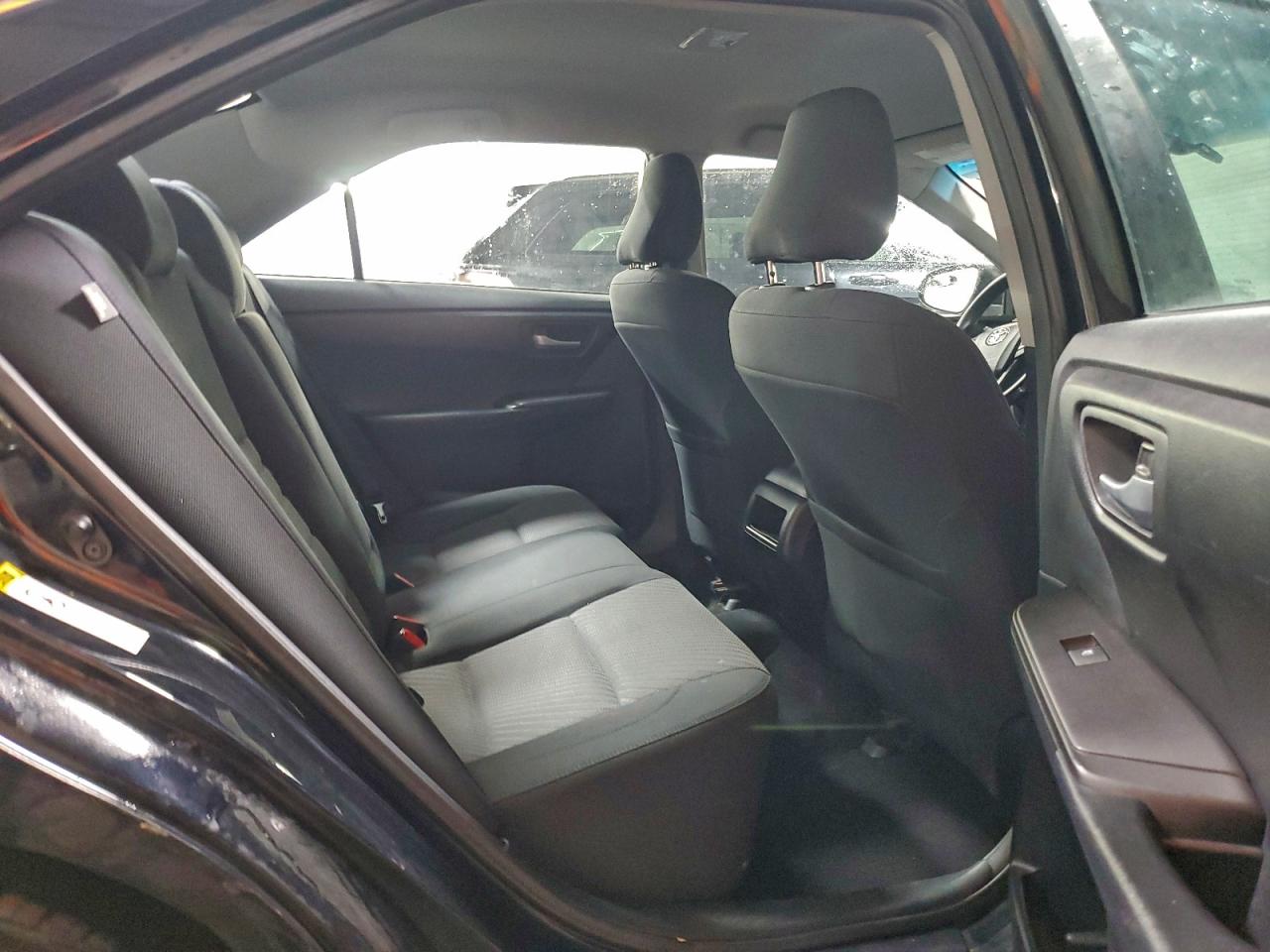 Toyota Camry Le Image 2