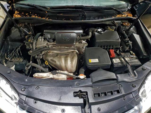 Toyota Camry Le Image 10