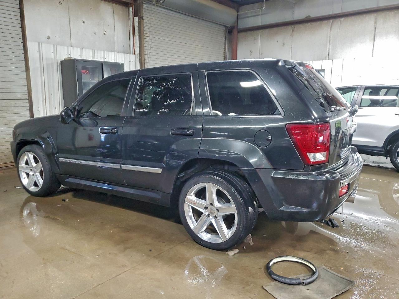 Jeep Grand Cherokee Laredo Image 2
