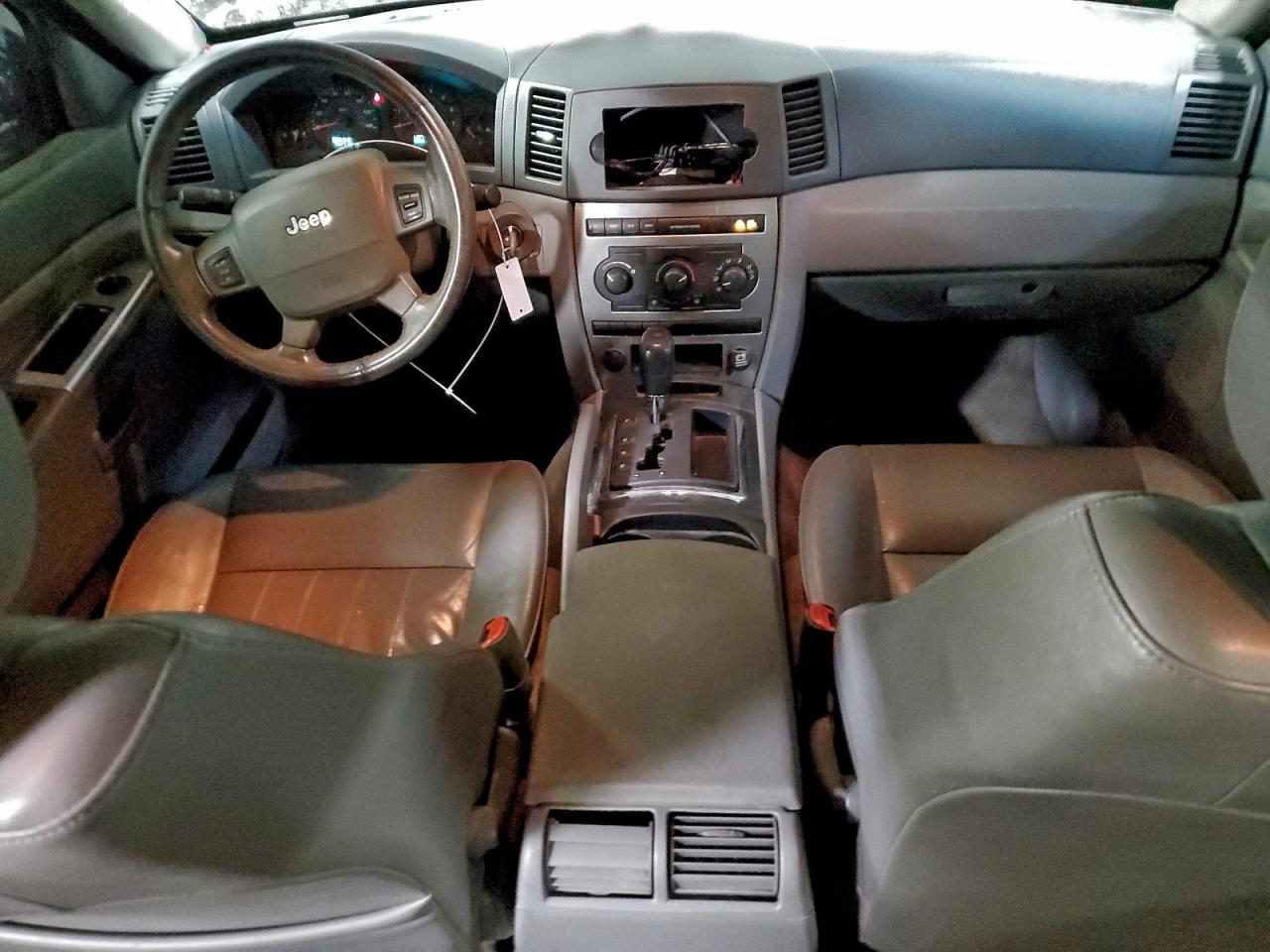 Jeep Grand Cherokee Laredo Image 12