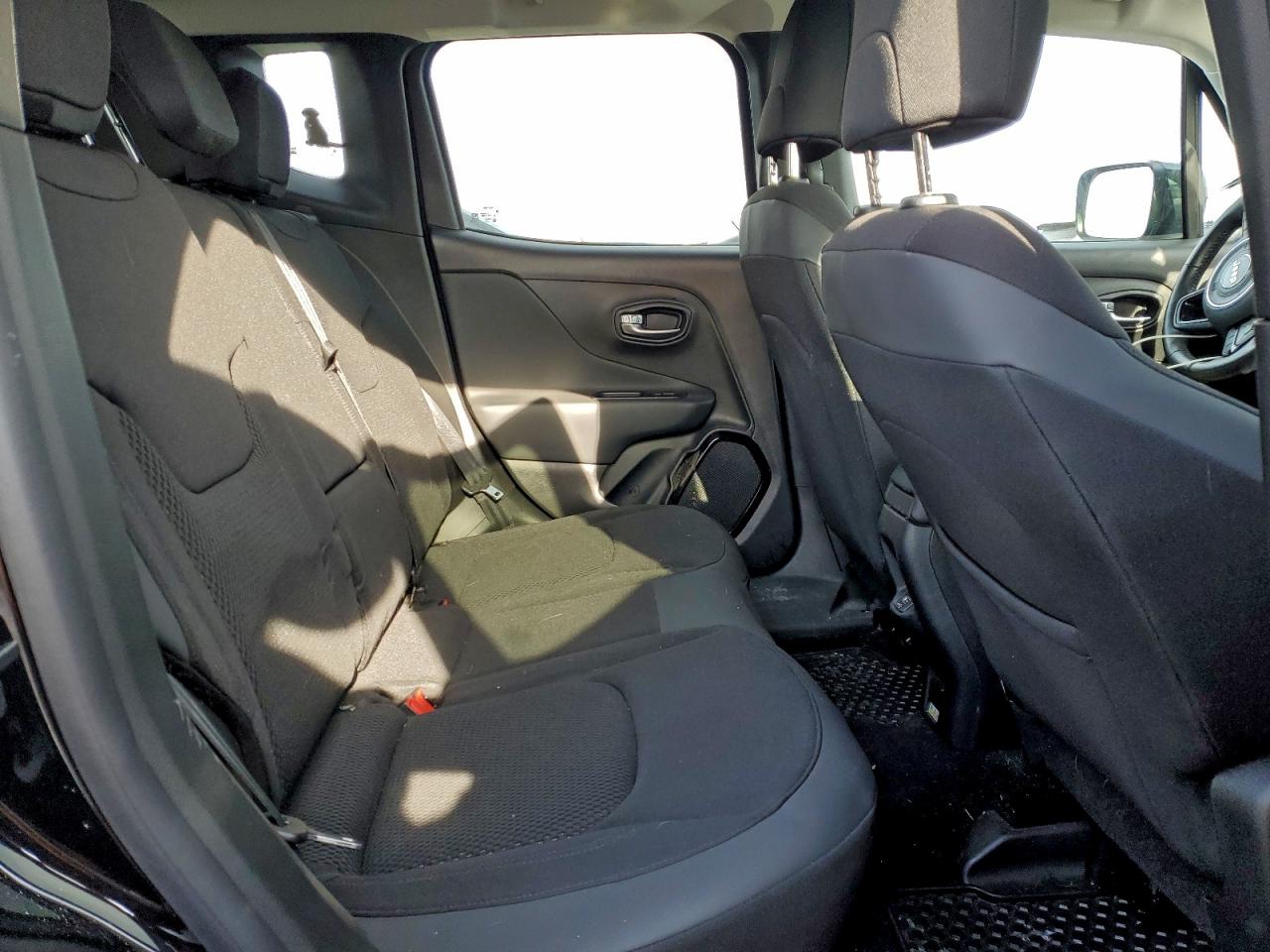 Jeep Renegade Latitude Image 11