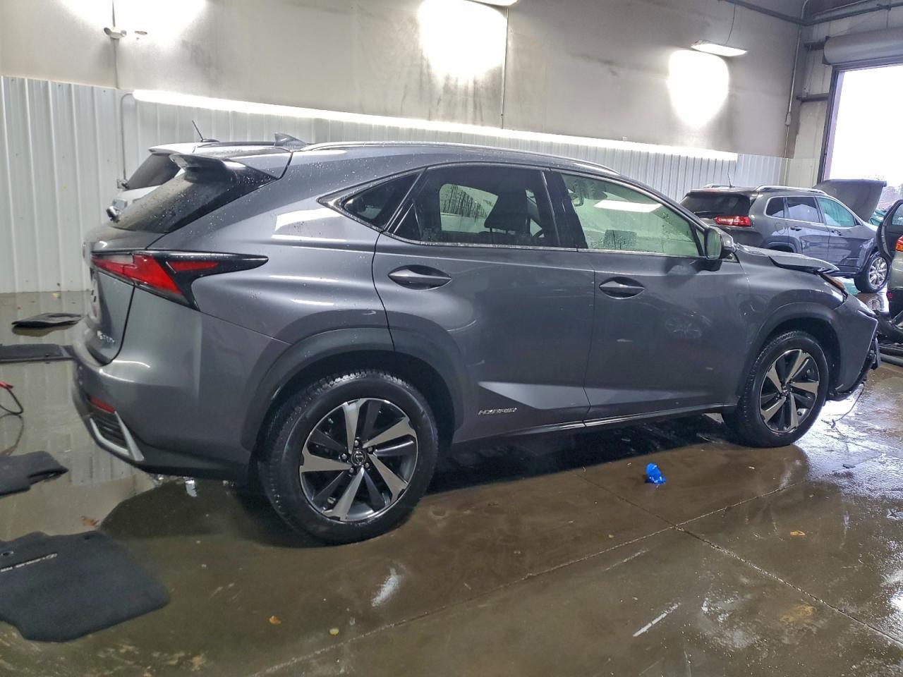 Lexus NX 300h Image 7