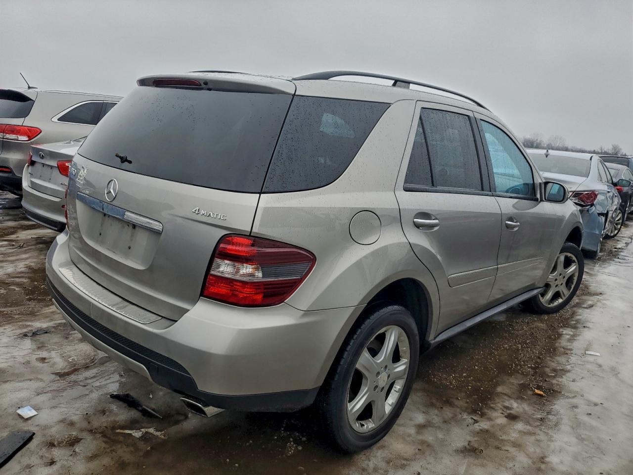 Mercedes-Benz M-Class 350 Image 7