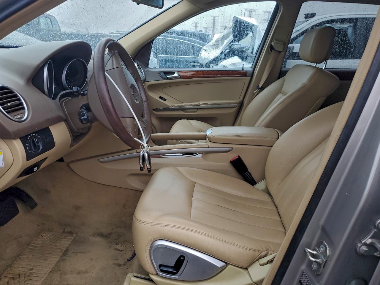 Mercedes-Benz M-Class 350 Image 12