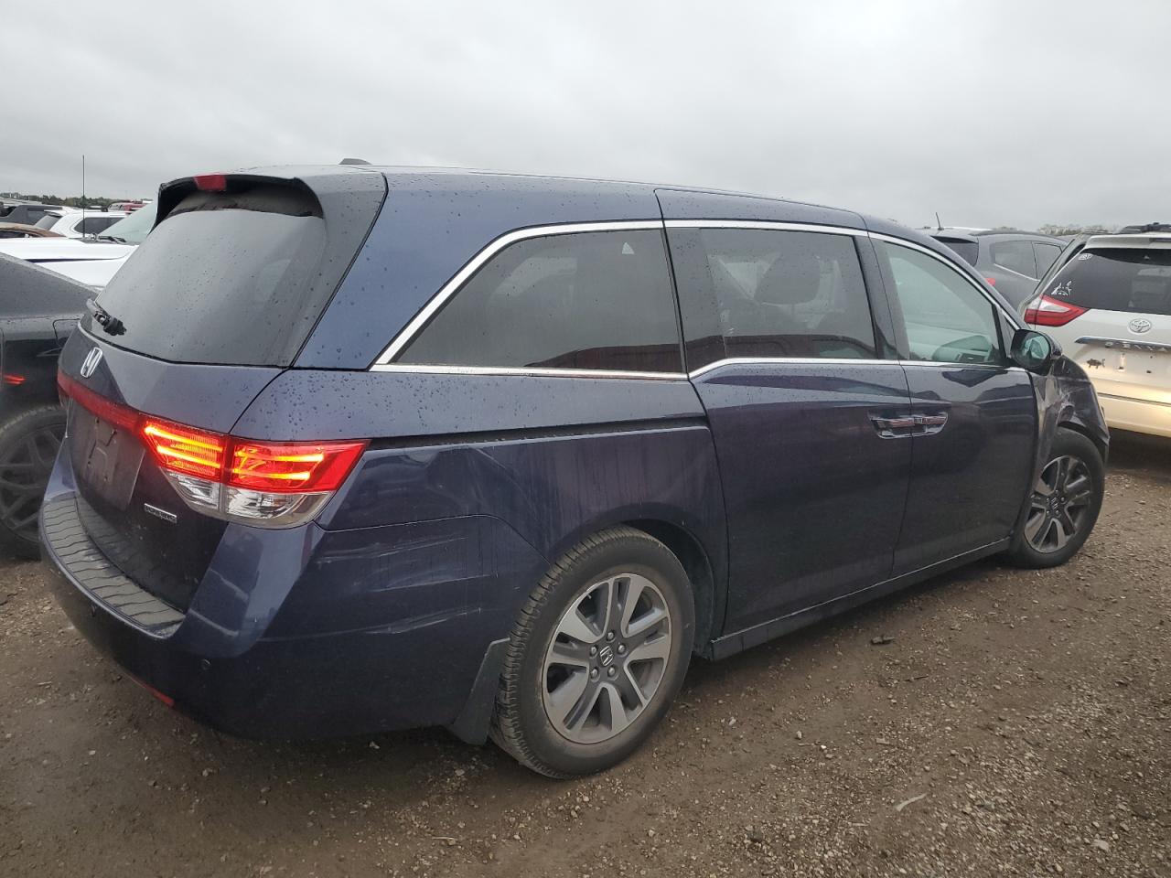 Honda Odyssey Touring Image 3