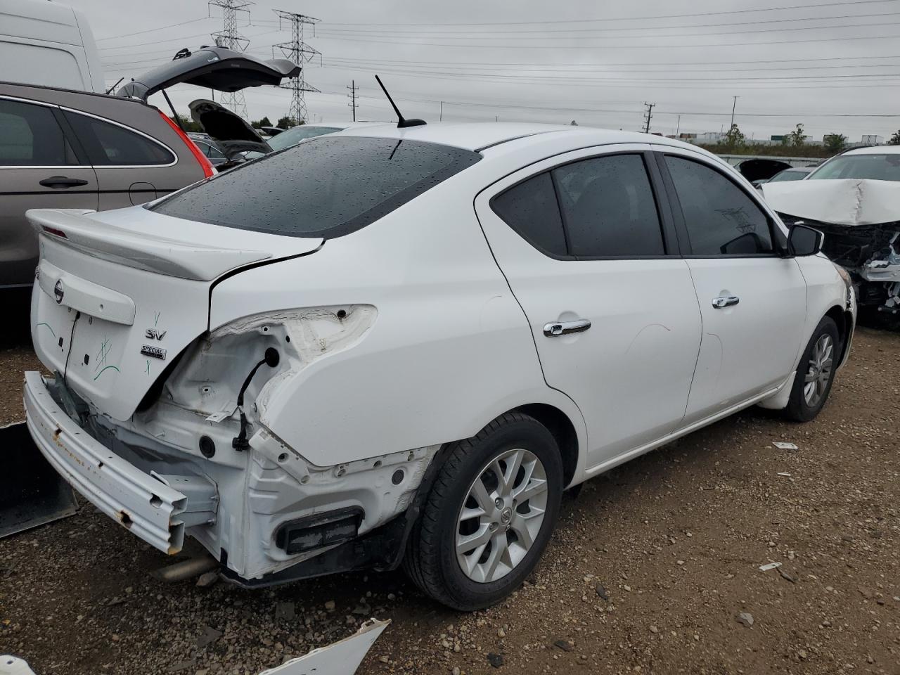 Nissan Versa S Image 2