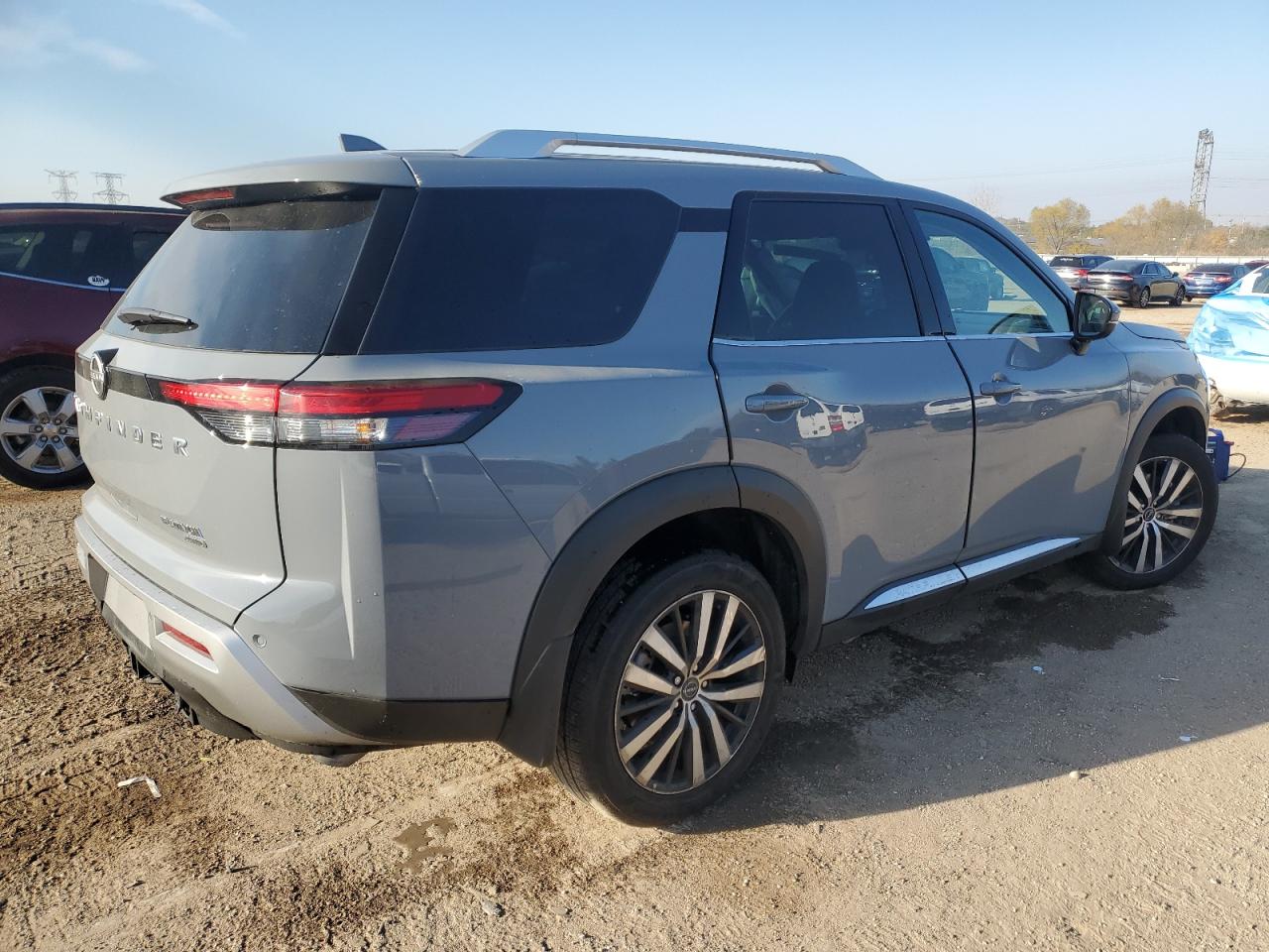 Nissan Pathfinder Platinum Image 5