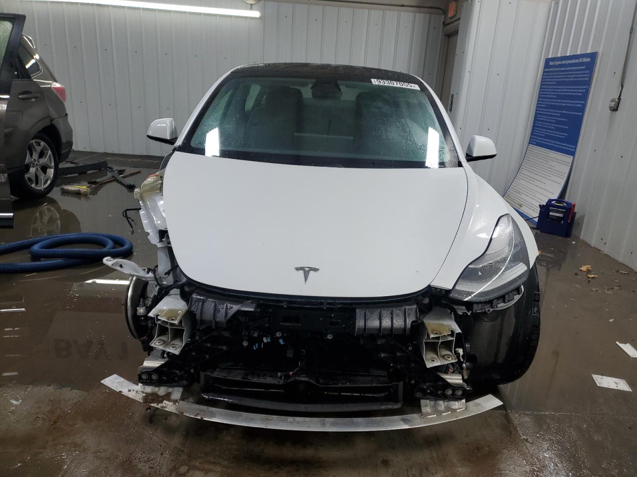 Tesla Model 3 Image 10