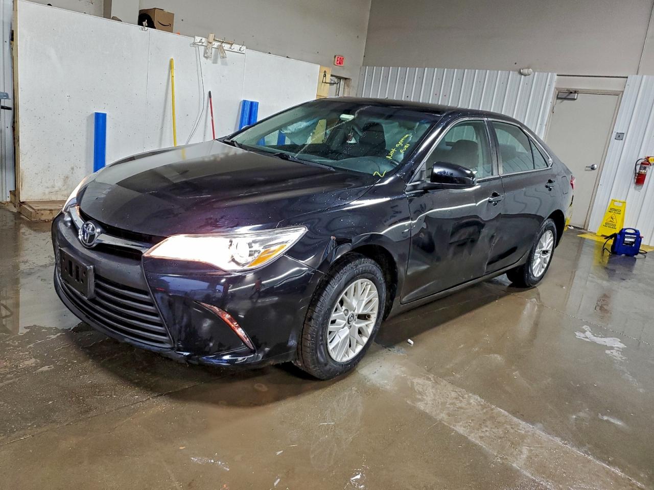 Toyota Camry Le Image 1