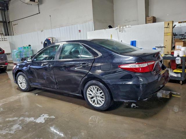 Toyota Camry Le Image 4