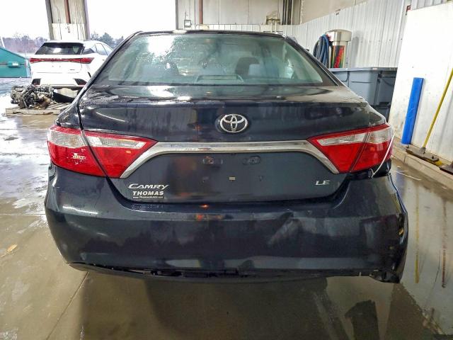 Toyota Camry Le Image 9