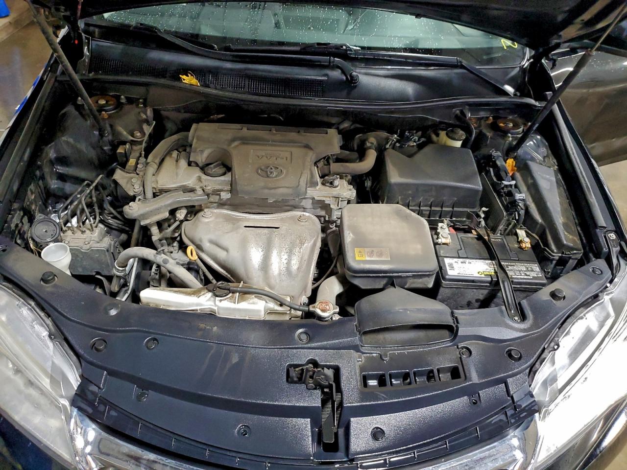 Toyota Camry Le Image 11