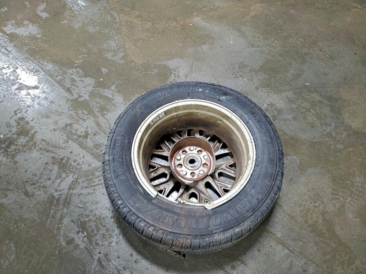 Toyota Camry Le Image 12