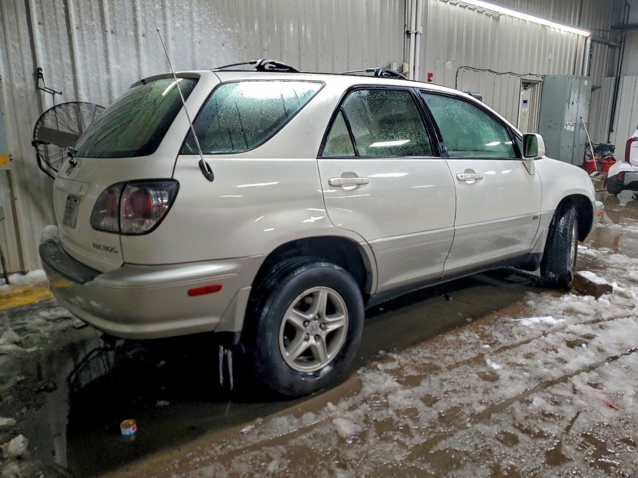 Lexus RX 300 Image 2