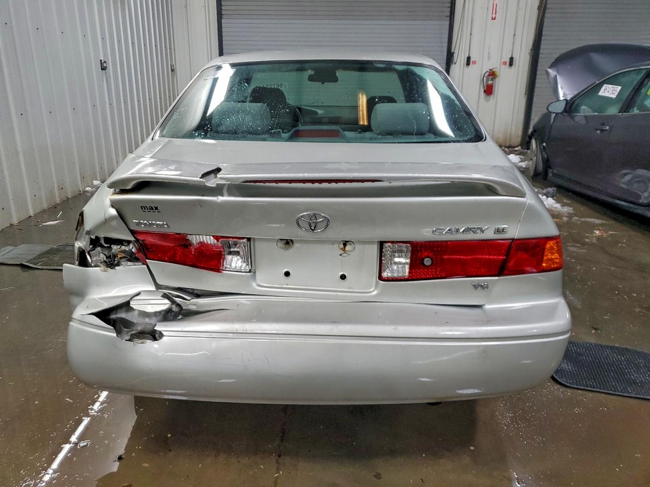 Toyota Camry Le Image 5