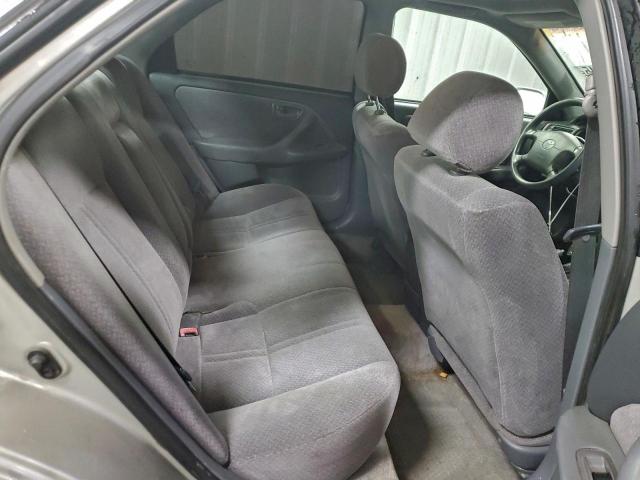 Toyota Camry Le Image 8