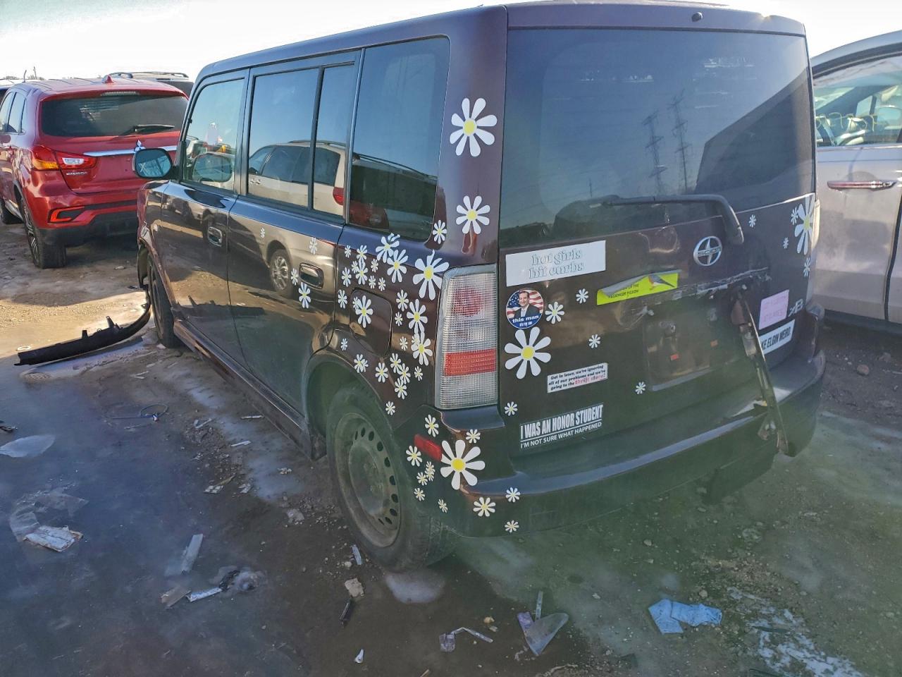 Toyota Scion Xb Image 2