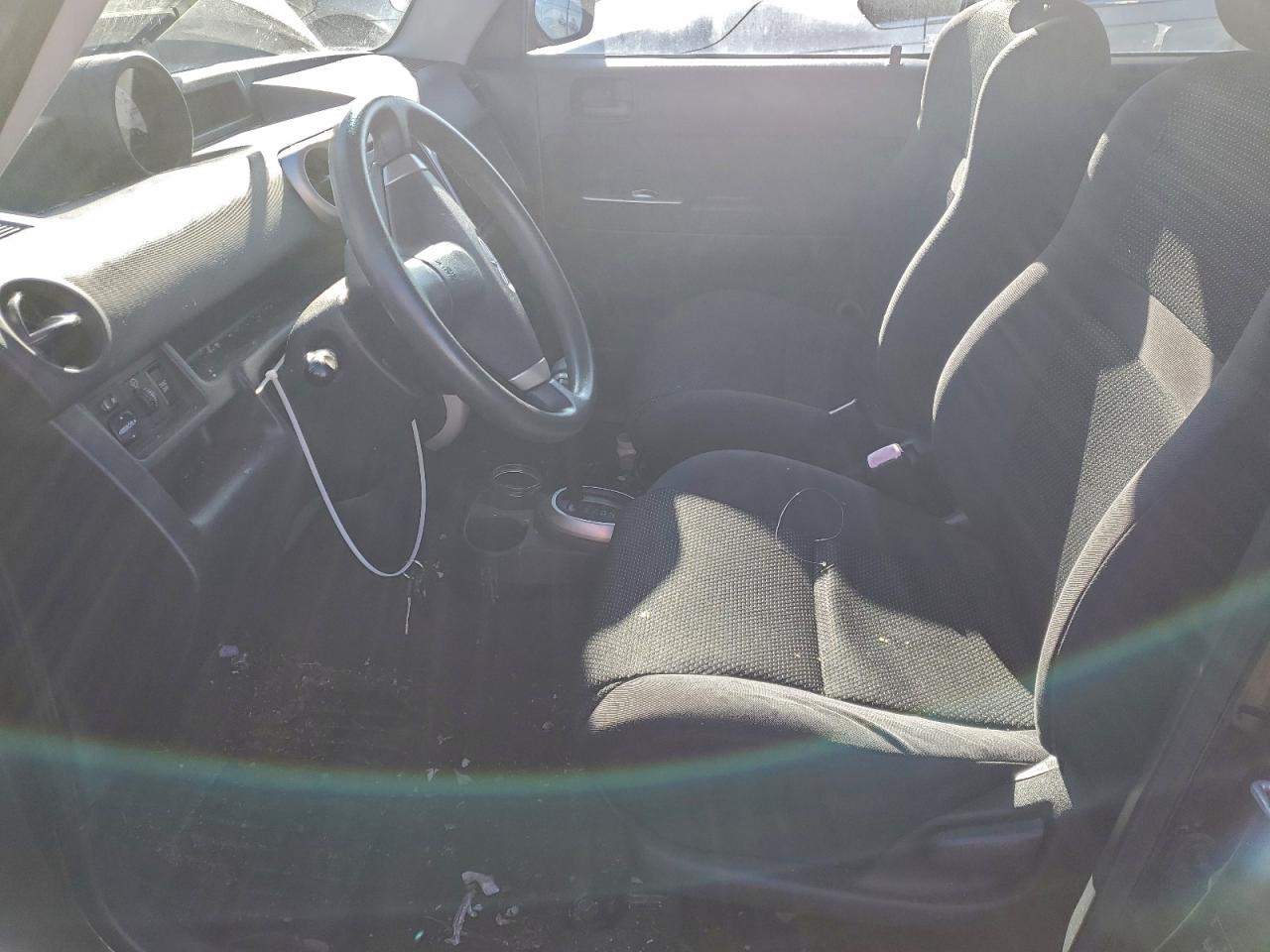 Toyota Scion Xb Image 6