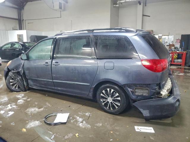 Toyota Sienna Ce Image 2