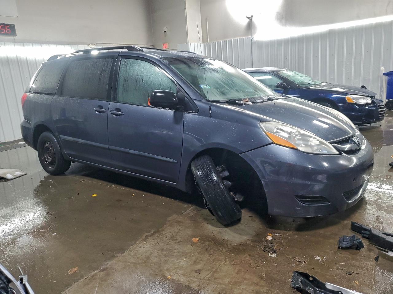Toyota Sienna Ce Image 4