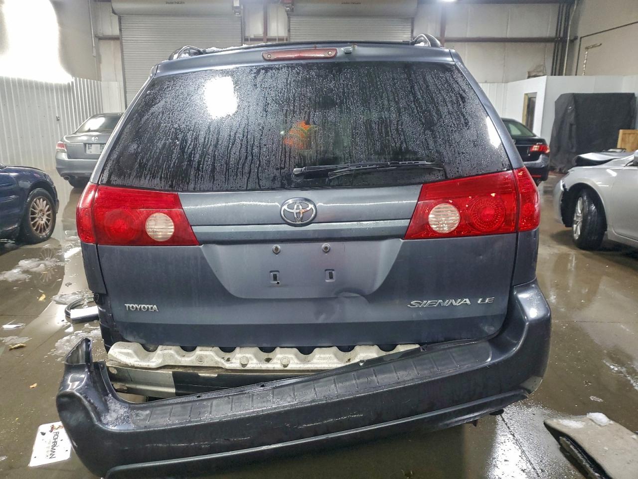 Toyota Sienna Ce Image 5