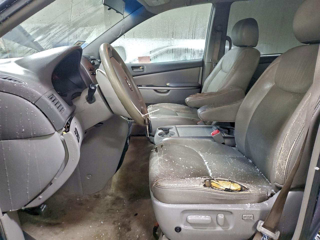 Toyota Sienna Ce Image 6