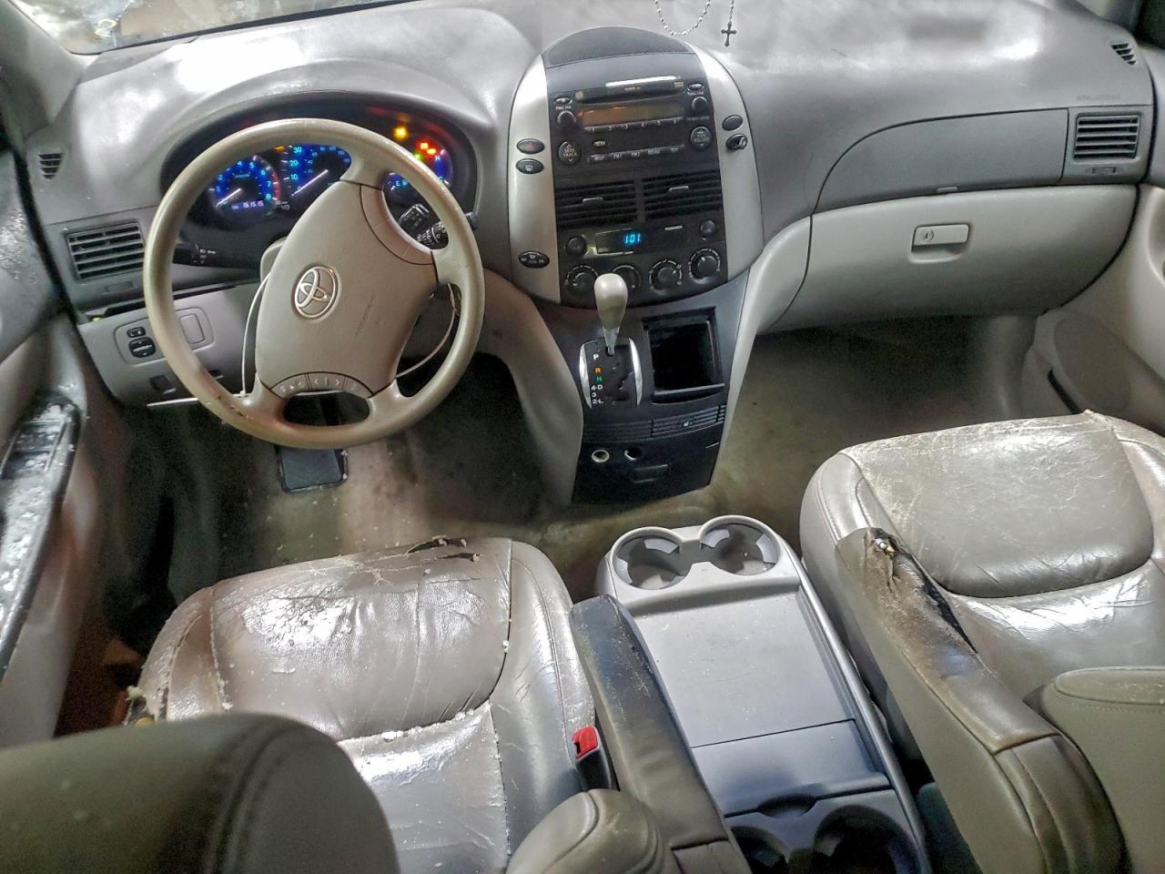 Toyota Sienna Ce Image 12