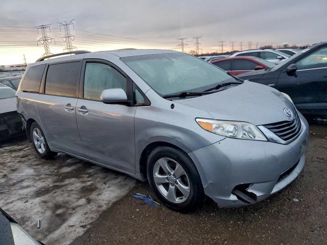 Toyota Sienna Le Image 3