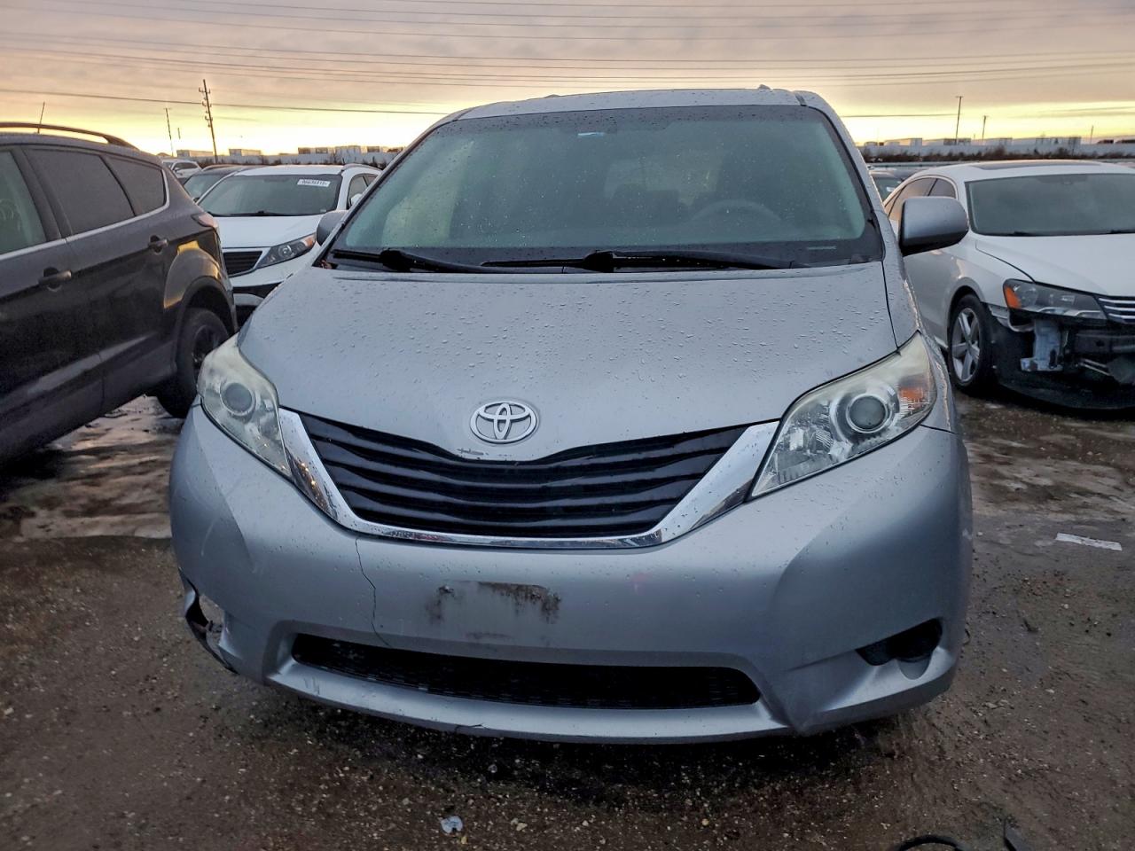 Toyota Sienna Le Image 10